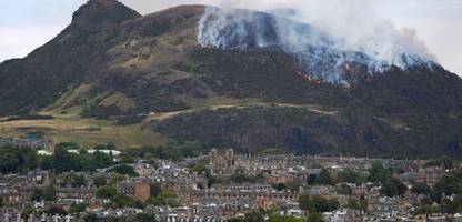 Schottland: Der Hausberg Edinburghs steht in Flammen