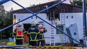 Feuer auf Elbinsel Kaltehofe – Büros einer Werft in Flammen