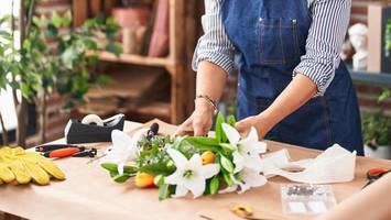Überfall auf blumenladen in schnelsen: mitarbeiterin verletzt