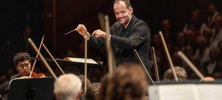 wie klingt der diktator stalin?: nelsons und die wiener philharmoniker zum 50. todestag schostakowitschs