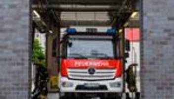 400.000 euro schaden: traktor geht beim mähen in flammen auf - hoher schaden