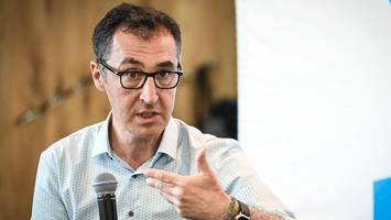 Cem Özdemir fordert Social-Media-Verbot für Unter-16-Jährige