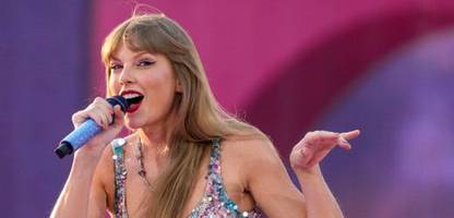 taylor swift kündigt überraschend neues album an - im podcast mit travis kelce
