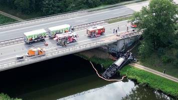 A24: Lkw stürzt von der Autobahn in den Elbe-Lübeck-Kanal