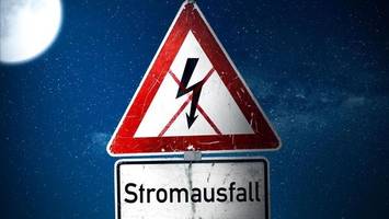 bagger beschädigt stromkabel: 800 haushalte betroffen