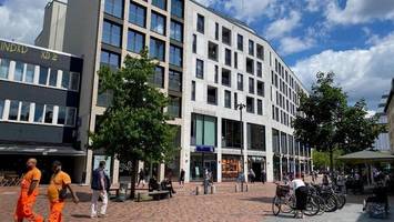 tiktoker in altona unterwegs: straßenumfragen sorgen für aufregung