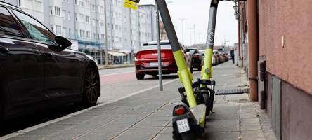 Unfallforscher fordert härtere Regeln für E-Scooter-Fahrer