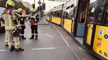 straßenbahnen stoßen in mitte zusammen – eine person verletzt