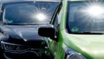 ermittlungen gegen mutter: kind bei hitze im auto zurückgelassen - passantin greift ein