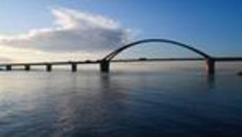 nächtliche brückenarbeiten: fehmarnsundbrücke an zwei tagen halbseitig gesperrt