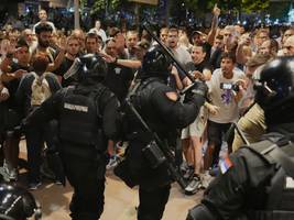 Serbien: Dutzende Verletzte bei erneuten Protesten gegen Präsident Vučić