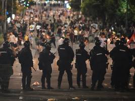Verletzte und Festnahmen: Proteste gegen Regierung in Serbien eskalieren erneut