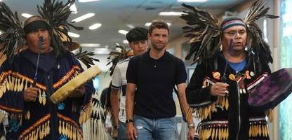Wechsel nach Kanada: Thomas Müller wird am Flughafen begeistert empfangen