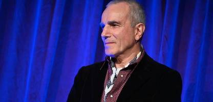 daniel day-lewis: erste aufnahme kündigt rückkehr auf die leinwand an