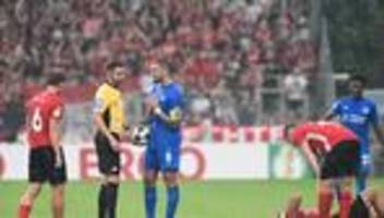 dfb-pokal: spiel unterbrochen: gewitter stoppt ten hag und leverkusen