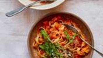 Tagliatelle mit Sommertomaten-Pesto: Guten Tag, ihr Tagliatelle!