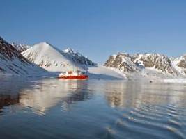 Forschungen am 79°N-Gletscher: See auf Gletscher sprengt Risse in Grönlands Eis