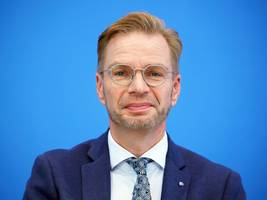 Wegen hoher Kosten: Steuerzahlerbund: Beamtenstatus auf den Prüfstand stellen