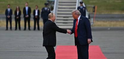 Trump-Putin-Gipfel in Alaska: Trump begrüßt Putin auf dem Rollfeld von Anchorage