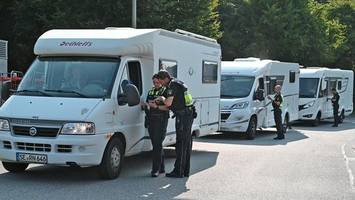 Operation „Safe Holiday“ an der A7: Polizei nimmt Reisende ins Visier