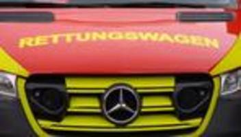 unfall in merseburg: fußgänger wird von auto erfasst und schwebt in lebensgefahr