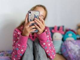 Anzügliche Chats haben Nachspiel: Meta-KI schrieb Kindern: Dein Körper ist ein Kunstwerk