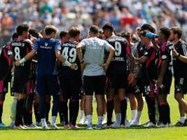 Erwarten viel mehr: HSV-Trainer kritisiert seine Mannschaft nach Fast-Blamage hart