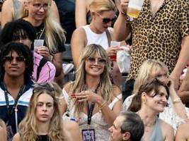 Ihr wart einfach spitze: Heidi Klum tanzt beim Tokio-Hotel-Jubiläum auf den Rängen