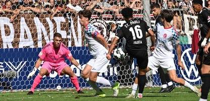 1. Runde im DFB-Pokal: FC St. Pauli schießt 40-mal aufs Tor, trifft nicht und kommt im Elfmeterschießen weiter
