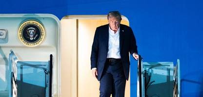 Putin-Gipfel in Alaska: Ein müder Donald Trump meldet sich aus der Air Force One