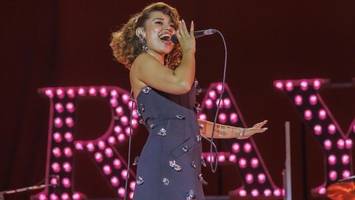 Drama Queen und hippieskes Flair – starker Festival-Auftakt