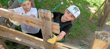 Ferienprogramm und Co.: Wie meistern Eltern in Augsburg den Sommer?