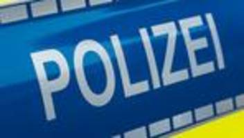 Auch Polizisten attackiert: Mann geht auf Ehefrau los und verletzt sie