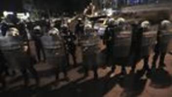 Serbien: Erneut Zusammenstöße zwischen Polizei und Demonstranten in Serbien