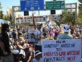 Bringt sie jetzt heim: Tausende demonstrieren bei Großstreik in Israel für Geiseln