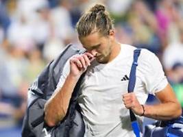Entkräftet vor den US Open: Kann kaum noch stehen: Zverev verliert, Gegner Alcaraz sorgt sich