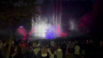 funkelnde wasserspiele – teichfest verzaubert tausende besucher