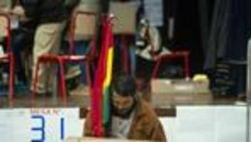 bolivien: mitte-rechts-kandidat führt bei wahlen in bolivien überraschend