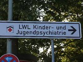 Polizei hatte gewarnt: Messer-Angriff in Psychiatrie geschah, als Wachmann fehlte