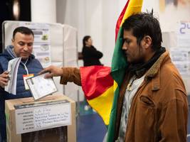 Erste Nachwahlbefragungen: Bolivien steuert auf Stichwahl um Präsidentenamt zu