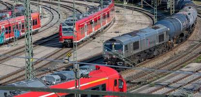 ulm – deutsche bahn: oberbürgermeister protestiert gegen wochenlange sperrung des bahnhofs