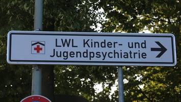 13-Jährige greift Betreuerin mit Messer an – Wachmann war abwesend