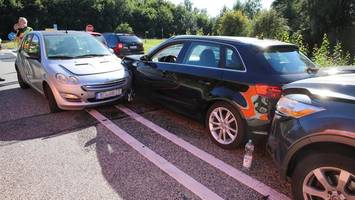 Drei Autos bei Unfall aufeinander geschoben – sechs Verletzte