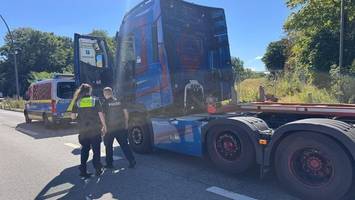 Lkw fährt Fußgängerin an – Notfallseelsorger betreut Augenzeugen