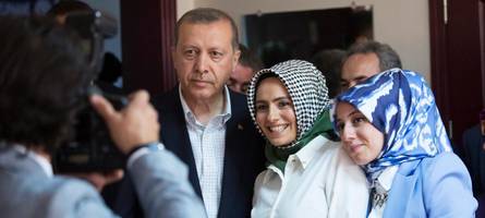 „95 Prozent sind Männer“: Türkische Frauenrechtlerinnen fürchten Kopftuchpflicht