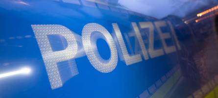 Drei Männer prügeln sich in einer Bar in der Ludwigstraße