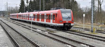 aufwändige sanierung: hang nahe s-bahn-gleisen bei fürstenfeldbruck droht abzurutschen