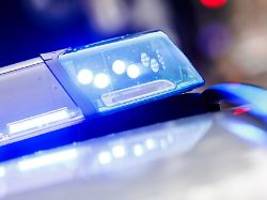 beifahrer ist noch betrunkener: mann rast mit mehr als vier promille über autobahn