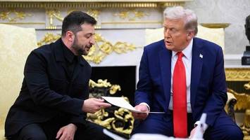 Selenskyj schenkt Trump Golfschläger – mit emotionaler Botschaft