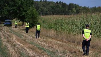 drohne explodiert in polnischem maisfeld – behörden äußern verdacht